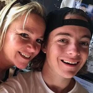 Meet your Posher, Kristie kneessi